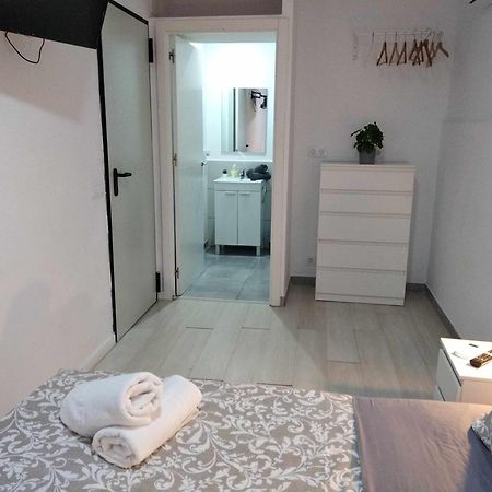 Hostal Urban Basic L'Hospitalet de Llobregat Room photo