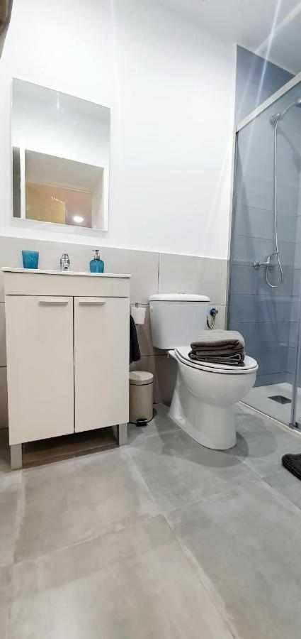 Hostal Urban Basic L'Hospitalet de Llobregat Exterior photo