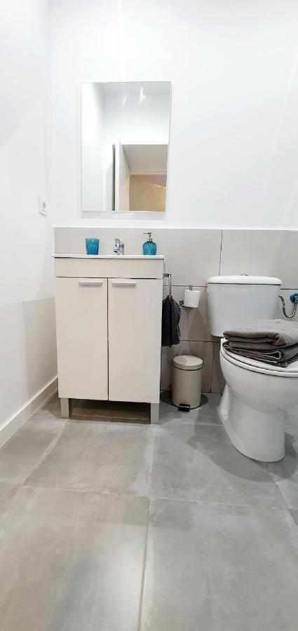 Hostal Urban Basic L'Hospitalet de Llobregat Exterior photo